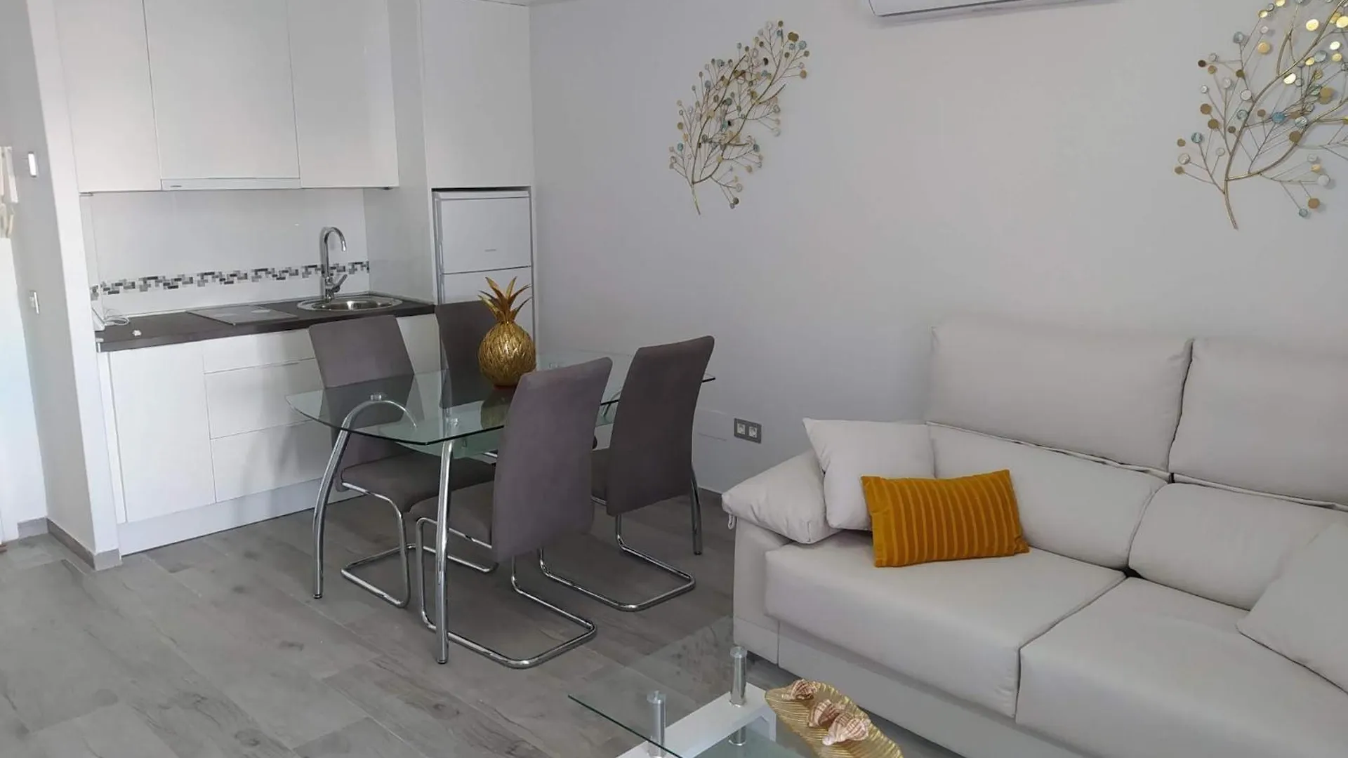 Carihuela Nucleo Cristal 2 location